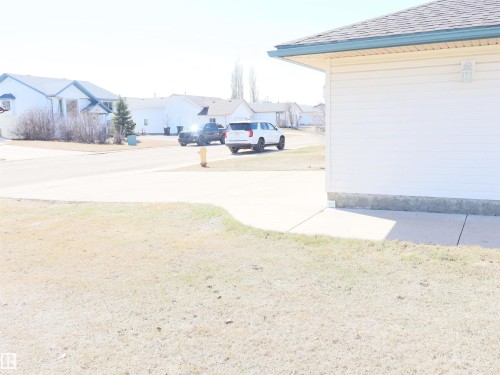 Image quality insufficient for description - 5802 52 Avenue, Barrhead, AB - Outdoor