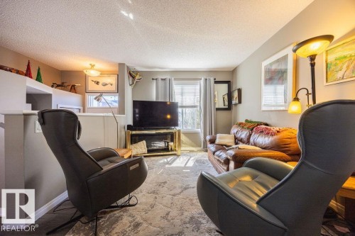 19 1030 Chappelle Boulevard, Edmonton, AB - Indoor Photo Showing Living Room