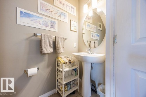 19 1030 Chappelle Boulevard, Edmonton, AB - Indoor Photo Showing Bathroom
