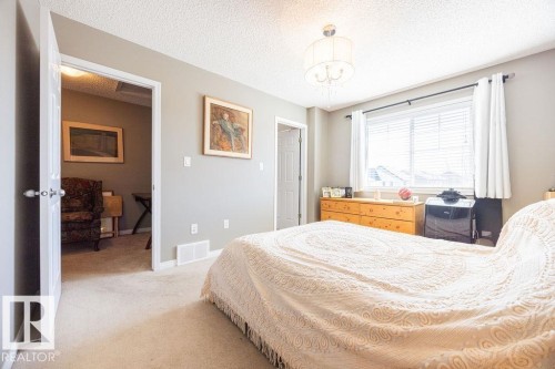 19 1030 Chappelle Boulevard, Edmonton, AB - Indoor Photo Showing Bedroom