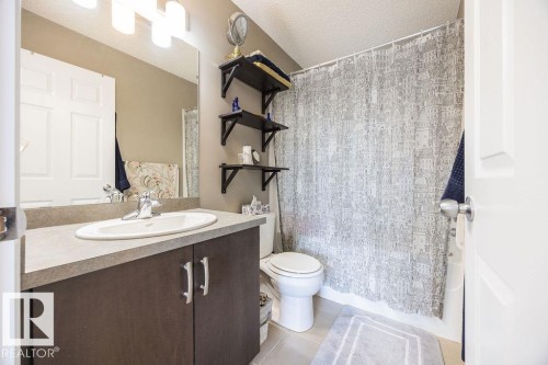 19 1030 Chappelle Boulevard, Edmonton, AB - Indoor Photo Showing Bathroom