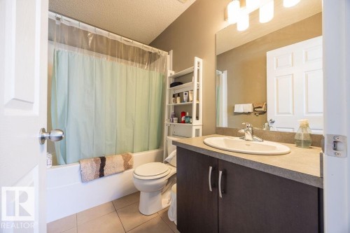19 1030 Chappelle Boulevard, Edmonton, AB - Indoor Photo Showing Bathroom