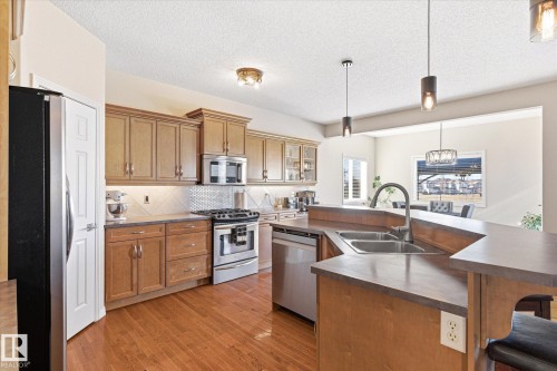 8027 3 Avenue, Edmonton, AB - Indoor Photo Showing Kitchen With Double Sink With Upgraded Kitchen