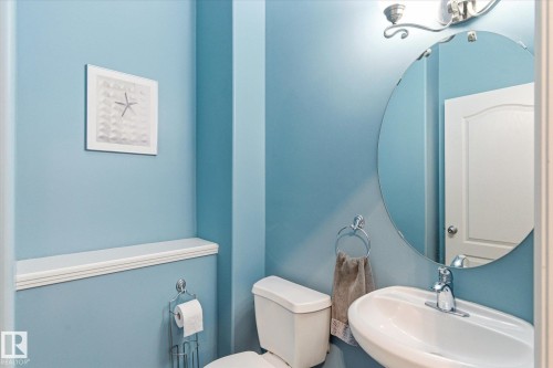 8027 3 Avenue, Edmonton, AB - Indoor Photo Showing Bathroom