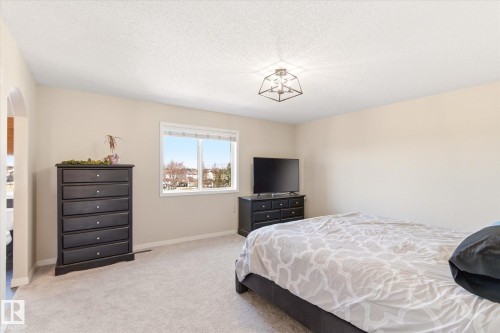 8027 3 Avenue, Edmonton, AB - Indoor Photo Showing Bedroom