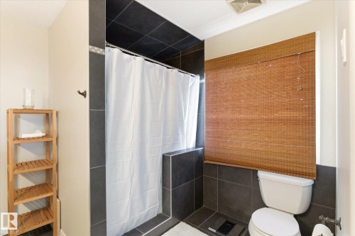 8027 3 Avenue, Edmonton, AB - Indoor Photo Showing Bathroom