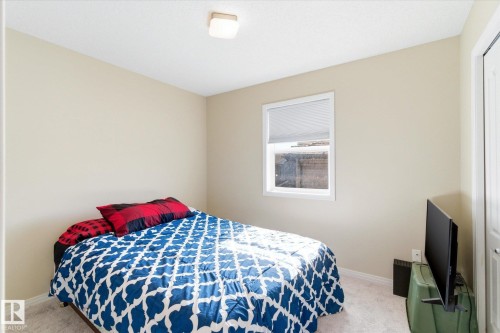 8027 3 Avenue, Edmonton, AB - Indoor Photo Showing Bedroom