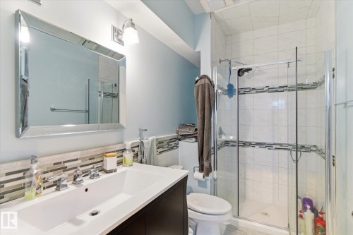 8027 3 Avenue, Edmonton, AB - Indoor Photo Showing Bathroom