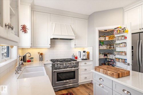 40 Dunfield Crescent, St. Albert, AB - Indoor Photo Showing Kitchen With Double Sink With Upgraded Kitchen