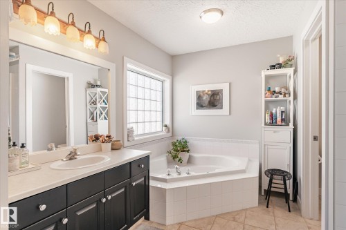 40 Dunfield Crescent, St. Albert, AB - Indoor Photo Showing Bathroom