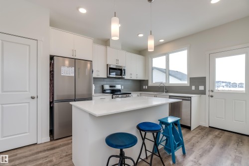 330 Edgemont Drive, Edmonton, AB - Indoor Photo Showing Kitchen With Stainless Steel Kitchen With Upgraded Kitchen