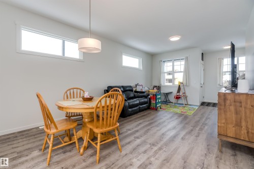 330 Edgemont Drive, Edmonton, AB - Indoor Photo Showing Dining Room