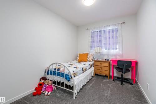 330 Edgemont Drive, Edmonton, AB - Indoor Photo Showing Bedroom