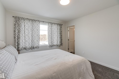 330 Edgemont Drive, Edmonton, AB - Indoor Photo Showing Bedroom