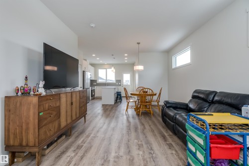 330 Edgemont Drive, Edmonton, AB - Indoor Photo Showing Living Room