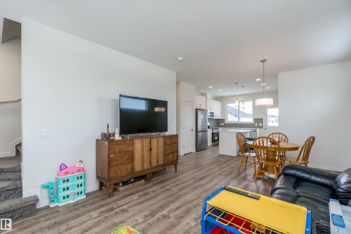 330 Edgemont Drive, Edmonton, AB - Indoor Photo Showing Living Room