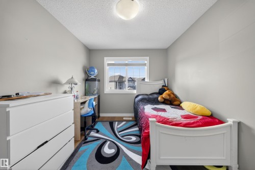 Bright room with light gray walls and a white window frame - 3639 15A Street, Edmonton, AB - Indoor