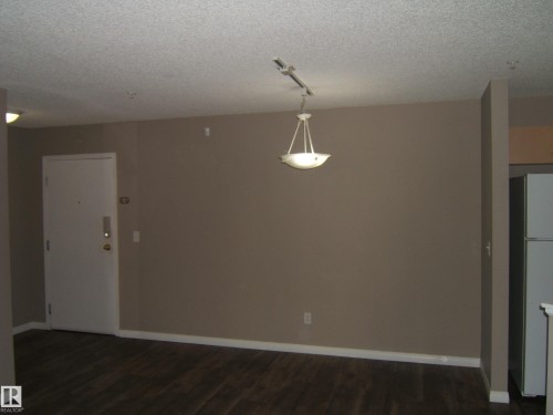 Image quality insufficient for description - 105 11214 80 Street, Edmonton, AB - Indoor Photo Showing Other Room