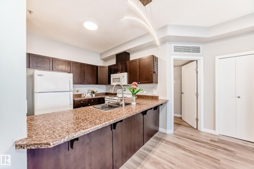 105 4316 139 Avenue, Edmonton, AB - Indoor Photo Showing Kitchen With Double Sink