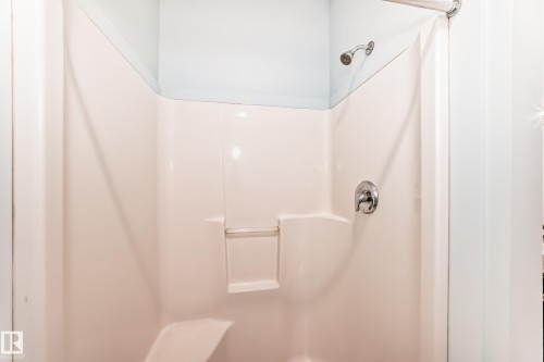 105 4316 139 Avenue, Edmonton, AB - Indoor Photo Showing Bathroom