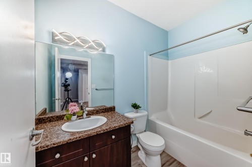 105 4316 139 Avenue, Edmonton, AB - Indoor Photo Showing Bathroom