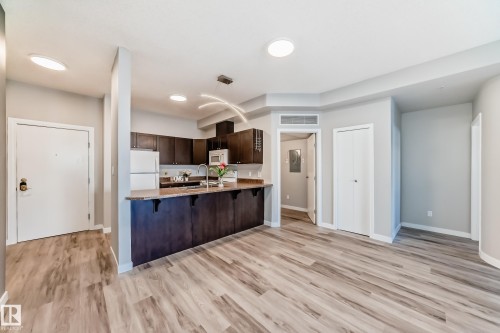 105 4316 139 Avenue, Edmonton, AB - Indoor Photo Showing Kitchen