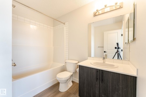 2653 196A, Edmonton, AB - Indoor Photo Showing Bathroom
