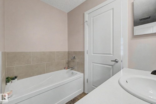 85 2803 James Mowatt Trail, Edmonton, AB - Indoor Photo Showing Bathroom