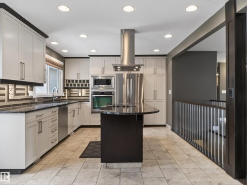 82 Mission Avenue, St. Albert, AB - Indoor Photo Showing Kitchen With Double Sink With Upgraded Kitchen