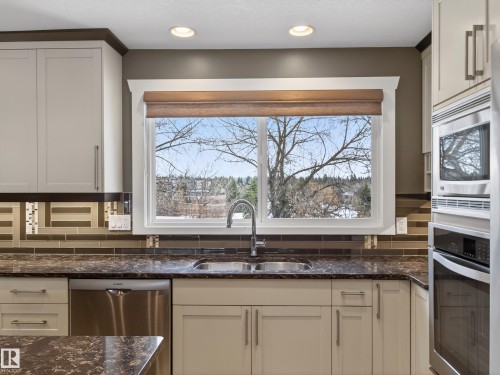 82 Mission Avenue, St. Albert, AB - Indoor Photo Showing Kitchen With Double Sink