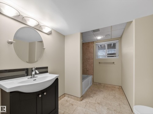 82 Mission Avenue, St. Albert, AB - Indoor Photo Showing Bathroom