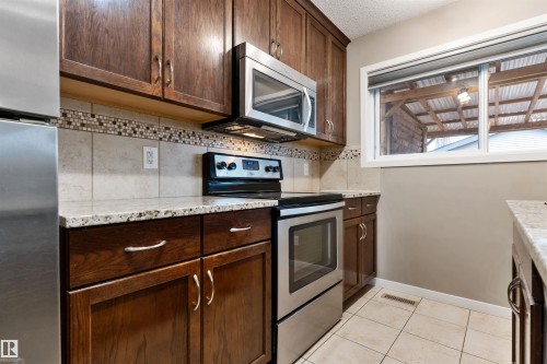 17588 59 Street, Edmonton, AB - Indoor Photo Showing Kitchen
