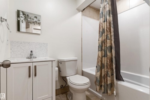 17588 59 Street, Edmonton, AB - Indoor Photo Showing Bathroom