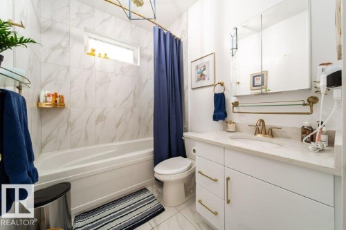 8731 85 Avenue, Edmonton, AB - Indoor Photo Showing Bathroom
