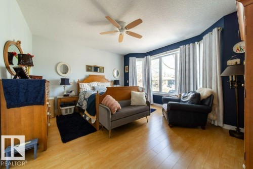 8731 85 Avenue, Edmonton, AB - Indoor Photo Showing Living Room