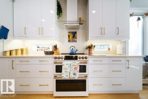 8731 85 Avenue, Edmonton, AB - Indoor Photo Showing Kitchen With Upgraded Kitchen