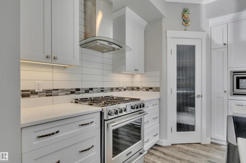 9 Rolston Close, Leduc, AB - Indoor Photo Showing Kitchen With Upgraded Kitchen