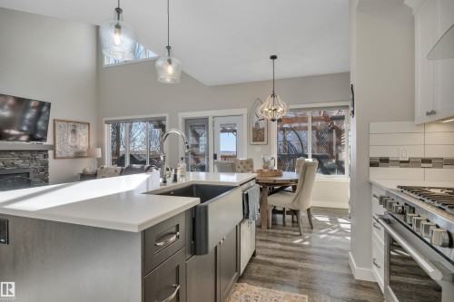 9 Rolston Close, Leduc, AB - Indoor Photo Showing Kitchen With Upgraded Kitchen