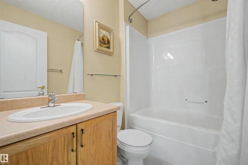 56 1780 Glastonbury Blvd, Edmonton, AB - Indoor Photo Showing Bathroom