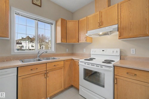 56 1780 Glastonbury Blvd, Edmonton, AB - Indoor Photo Showing Kitchen With Double Sink