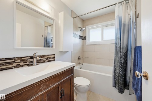 8507 149 Street, Edmonton, AB - Indoor Photo Showing Bathroom