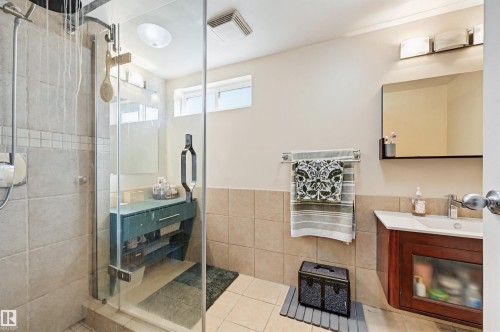 8507 149 Street, Edmonton, AB - Indoor Photo Showing Bathroom