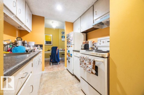 1702 13910 Stony Plain Road, Edmonton, AB - Indoor Photo Showing Kitchen