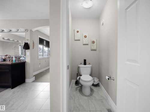 2422 Warry Place, Edmonton, AB - Indoor Photo Showing Bathroom