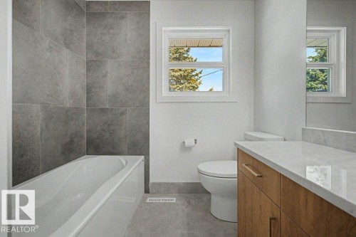 Edmonton, AB - Indoor Photo Showing Bathroom