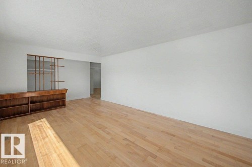Edmonton, AB - Indoor Photo Showing Other Room