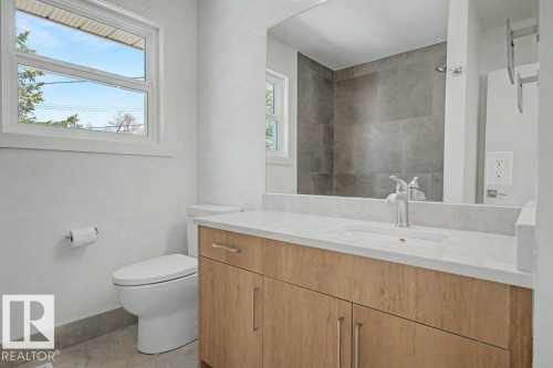 Edmonton, AB - Indoor Photo Showing Bathroom