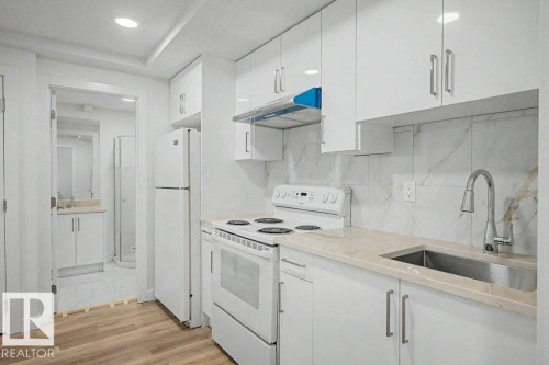 Edmonton, AB - Indoor Photo Showing Kitchen