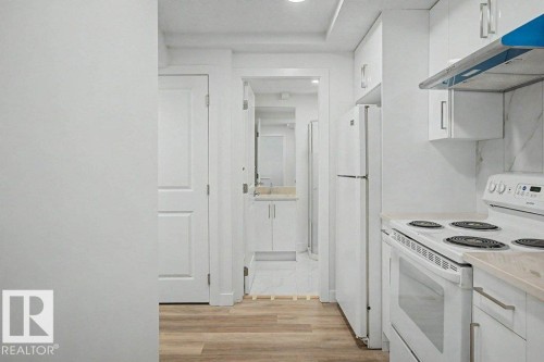 Edmonton, AB - Indoor Photo Showing Kitchen