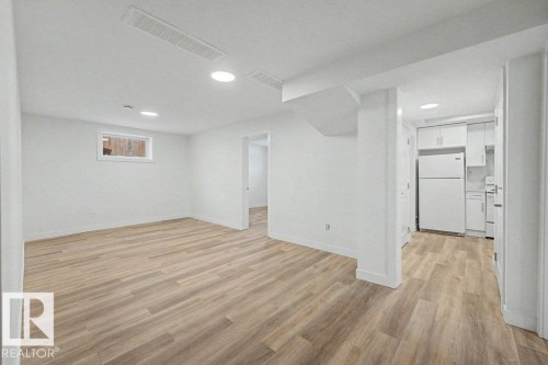 Edmonton, AB - Indoor Photo Showing Other Room